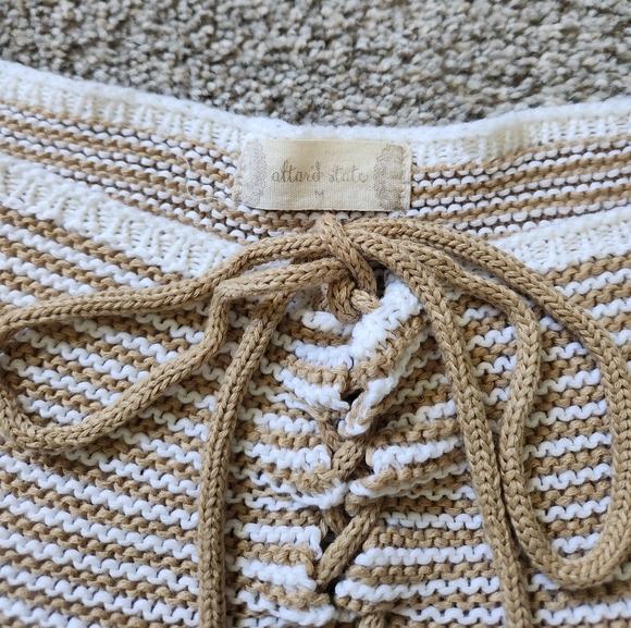 Short sleeve off the shoulder crop tie up crochet top - Picture 3 of 6